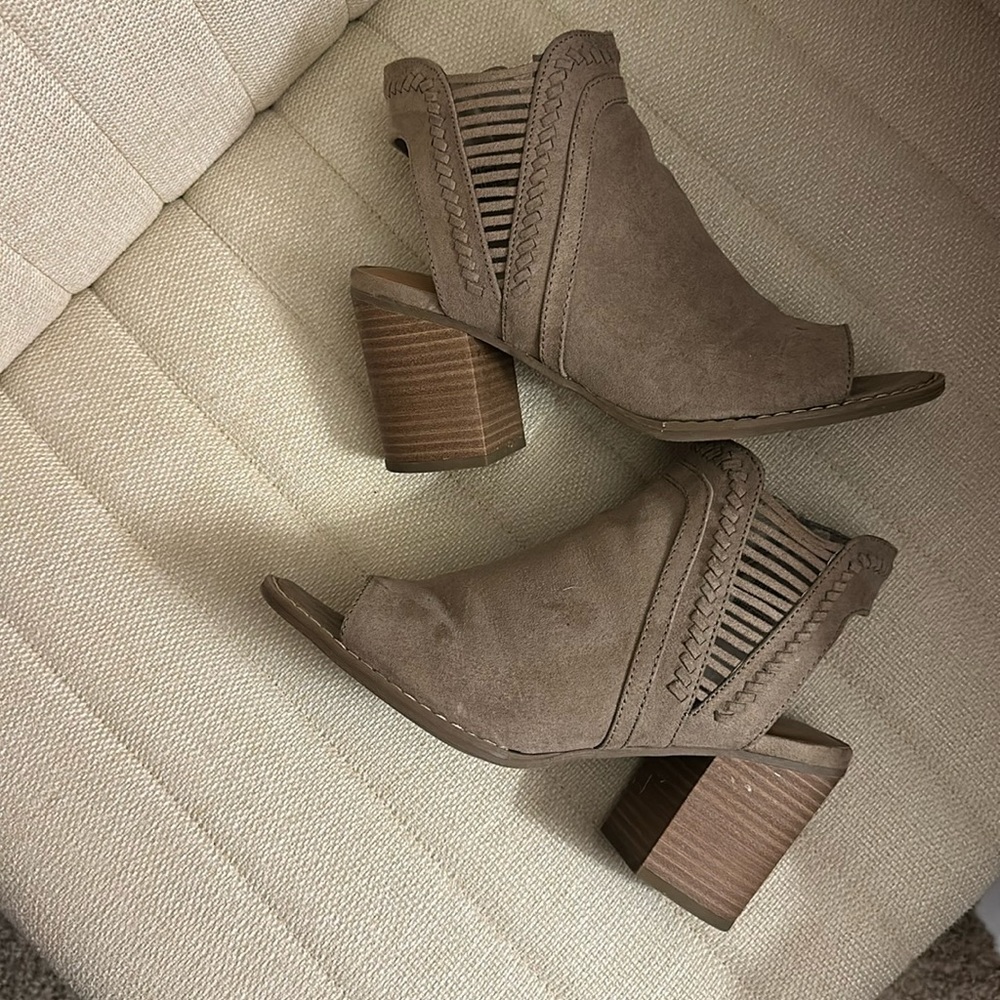 Suede heel